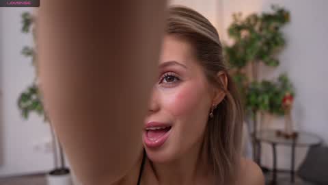 JessyinCherri yang online show from 01.23.25