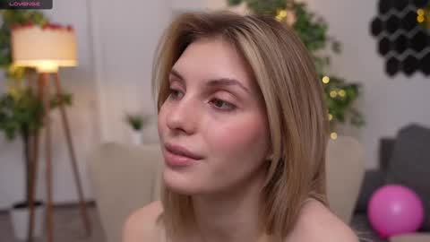 JessyinCherri yang online show from 02.17.25