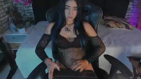 Snapshot of regina_storm chatting on 06.26.26 online show from 06.26.26