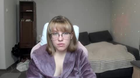 Snapshot of reginasmilee chatting on 01.16.25 Regina online show from 01.16.25
