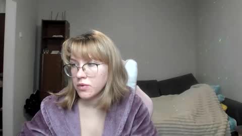 Snapshot of reginasmilee chatting on 01.17.25 Regina online show from 01.17.25