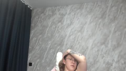 Snapshot of reginasmilee chatting on 01.20.25 Regina online show from 01.20.25