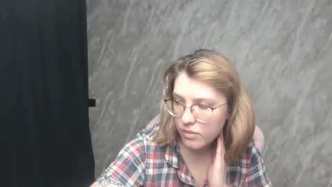 Snapshot of reginasmilee chatting on 01.21.25 Regina online show from 01.21.25