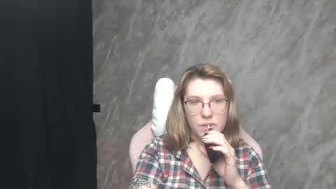 Snapshot of reginasmilee chatting on 01.22.25 Regina online show from 01.22.25