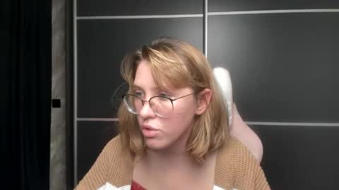 Snapshot of reginasmilee chatting on 01.26.25 Regina online show from 01.26.25