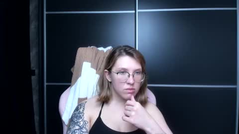 Snapshot of reginasmilee chatting on 01.27.25 Regina online show from 01.27.25