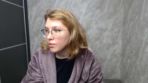 Snapshot of reginasmilee chatting on 02.22.25 Regina online show from 02.22.25