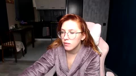 Snapshot of reginasmilee chatting on 10.19.25 Regina online show from 10.19.25