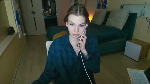 Snapshot of reginasparkle chatting on 10.24.25 Regina online show from 10.24.25