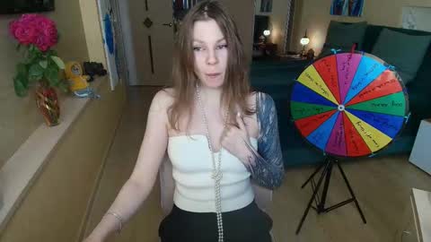 Snapshot of reginasparkle chatting on 02.19.26 Regina online show from 02.19.26