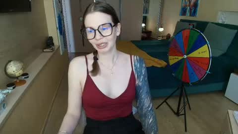 Snapshot of reginasparkle chatting on 05.24.26 Regina online show from 05.24.26
