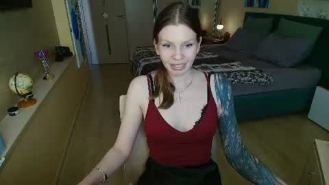 Snapshot of reginasparkle chatting on 06.18.26 Regina online show from 06.18.26