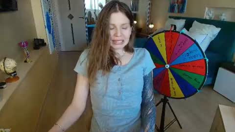 Snapshot of reginasparkle chatting on 06.20.26 Regina online show from 06.20.26