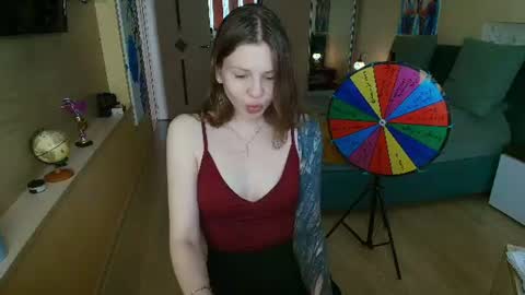 Snapshot of reginasparkle chatting on 06.25.26 Regina online show from 06.25.26