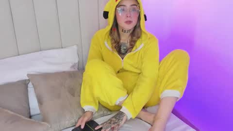 Snapshot of reikaminato chatting on 09.20.25 Reika  online show from 09.20.25