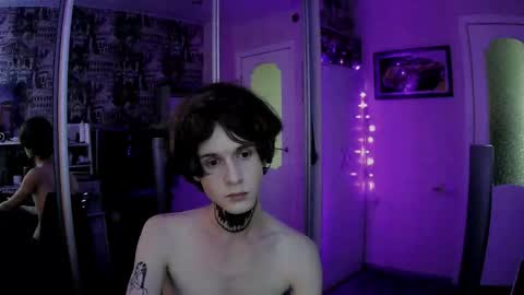 Snapshot of remitrash chatting on 10.28.25 RemiTrash online show from 10.28.25