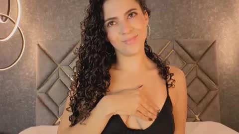 Snapshot of renata_cruz_ chatting on 10.04.25 Renata 3 online show from 10.04.25