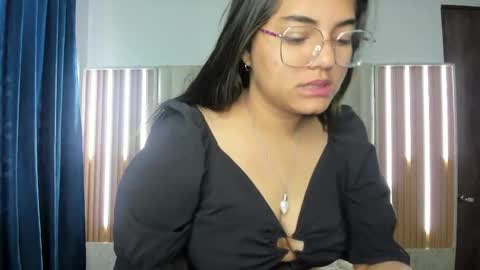 Snapshot of renata_lizcano chatting on 05.22.26 renata online show from 05.22.26