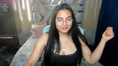 Snapshot of renata_lizcano chatting on 05.29.26 renata online show from 05.29.26