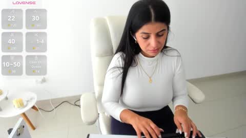 Snapshot of renata_t_ chatting on 01.21.25 RENATA online show from 01.21.25