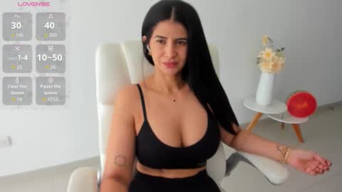 Snapshot of renata_t_ chatting on 10.14.25 RENATA online show from 10.14.25