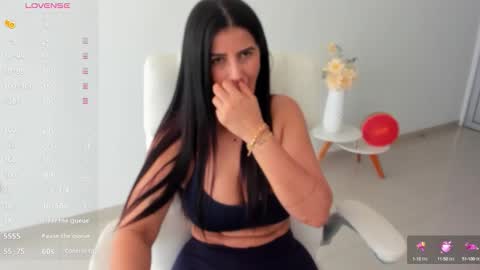 Snapshot of renata_t_ chatting on 10.17.25 RENATA online show from 10.17.25