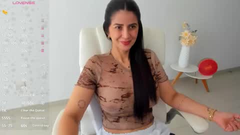 Snapshot of renata_t_ chatting on 10.21.25 RENATA online show from 10.21.25
