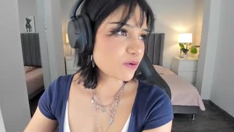 Snapshot of renee_shelby_ chatting on 06.23.26 Renee Shelby online show from 06.23.26