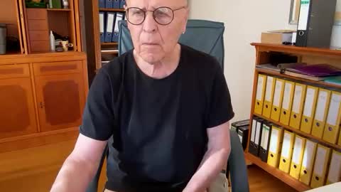 Snapshot of reteid chatting on 02.25.26 reteid online show from 02.25.26