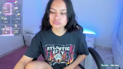 Snapshot of riana_kean chatting on 02.12.25 RianaK online show from 02.12.25