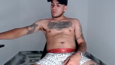 Snapshot of riancum chatting on 11.20.25 juan online show from 11.20.25