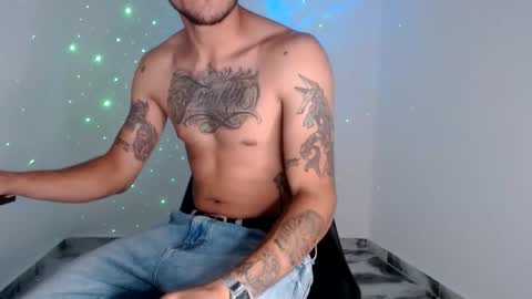 Snapshot of riancum chatting on 12.17.25 juan online show from 12.17.25