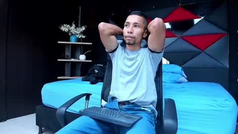 Snapshot of richar_voller chatting on 12.22.24 richar_voller online show from 12.22.24