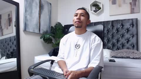 Snapshot of richar_voller chatting on 01.02.25 richar_voller online show from 01.02.25