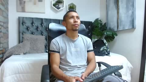 Snapshot of richar_voller chatting on 02.01.25 richar_voller online show from 02.01.25