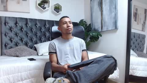 Snapshot of richar_voller chatting on 02.05.25 richar_voller online show from 02.05.25