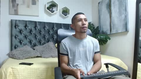 Snapshot of richar_voller chatting on 02.08.25 richar_voller online show from 02.08.25