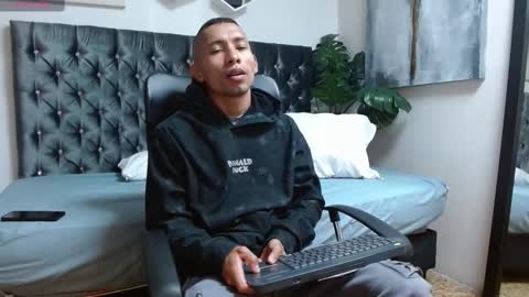 Snapshot of richar_voller chatting on 02.22.25 richar_voller online show from 02.22.25