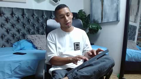 Snapshot of richar_voller chatting on 02.26.25 richar_voller online show from 02.26.25