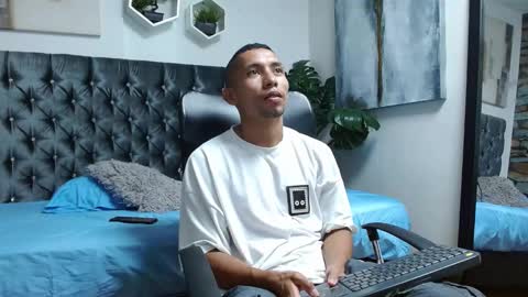 Snapshot of richar_voller chatting on 02.26.25 richar_voller online show from 02.26.25