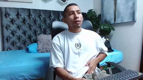 Snapshot of richar_voller chatting on 02.28.25 richar_voller online show from 02.28.25