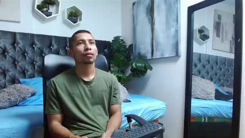 Snapshot of richar_voller chatting on 03.03.25 richar_voller online show from 03.03.25