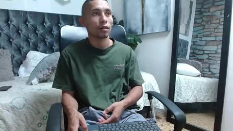 Snapshot of richar_voller chatting on 03.05.25 richar_voller online show from 03.05.25