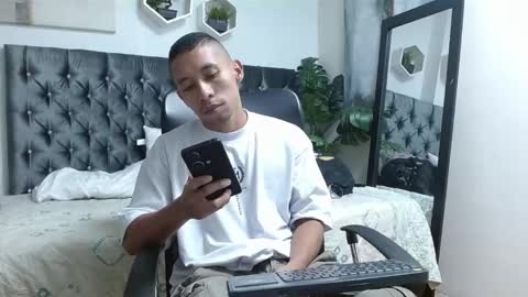 Snapshot of richar_voller chatting on 03.06.25 richar_voller online show from 03.06.25