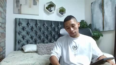 Snapshot of richar_voller chatting on 03.10.25 richar_voller online show from 03.10.25