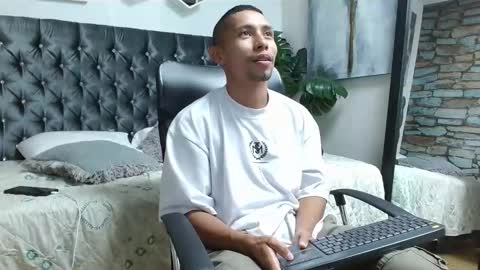 Snapshot of richar_voller chatting on 03.10.25 richar_voller online show from 03.10.25
