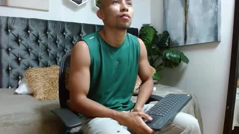 Snapshot of richar_voller chatting on 09.19.25 richar_voller online show from 09.19.25
