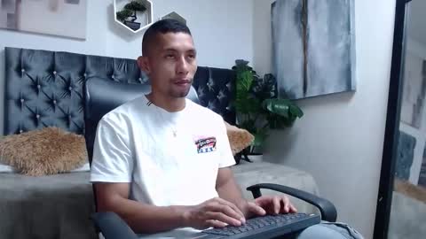 Snapshot of richar_voller chatting on 10.04.25 richar_voller online show from 10.04.25