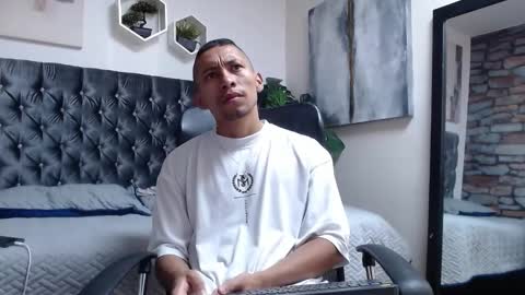 Snapshot of richar_voller chatting on 10.20.25 richar_voller online show from 10.20.25