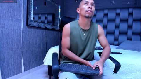 Snapshot of richar_voller chatting on 10.22.25 richar_voller online show from 10.22.25